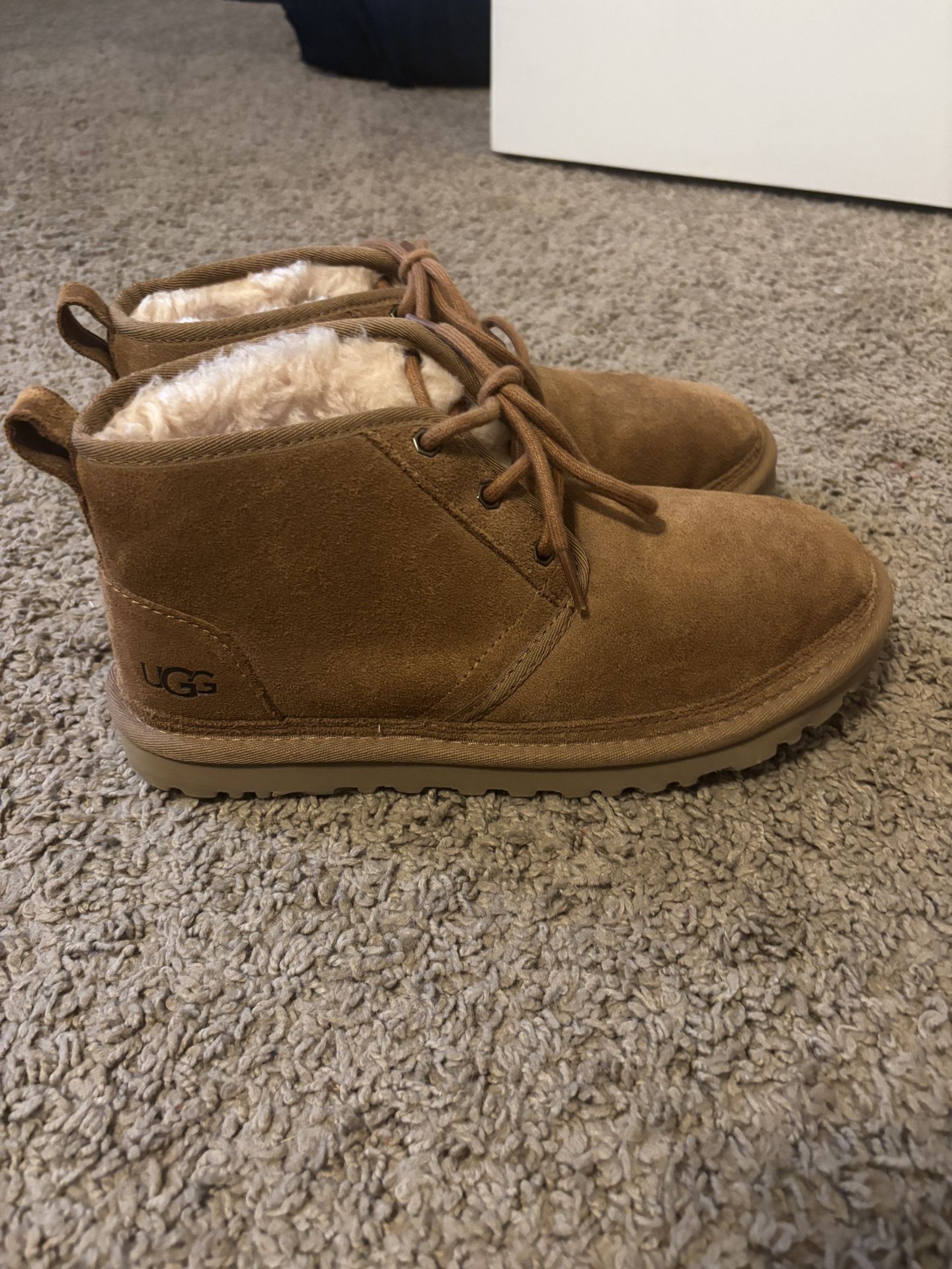 UGG Classic Nuemel Boot Chestnut, Excellent Condition Size 9