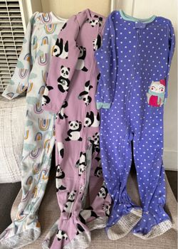 Footed one-piece warm pajamas bundle of 3. Two simple joys by Carter’s size 5. One Carter’s size 5t
