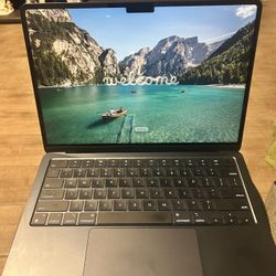 2022 MacBook Air (M2) 13.6” 8GB/512GB/M2