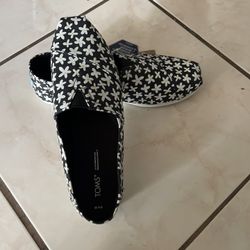 New Toms Shoes Size 9.5