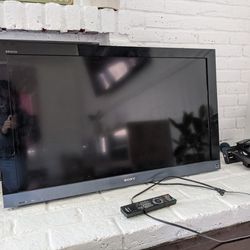 Sony Bravia 40 inches TV with Mount (KDL-40EX500) for Sale in Santa Ana, CA  - OfferUp