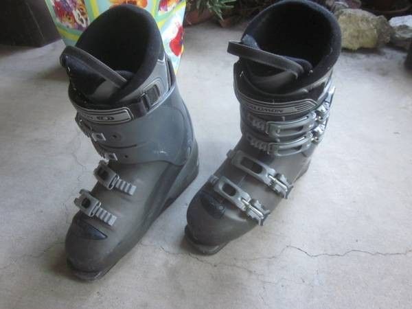 SALOMON snow ski boots MONDO size 27.5 Men's 9.5 or women's 10.5