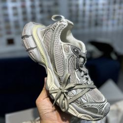 Balenciaga Men’s Sneaker With Box New
