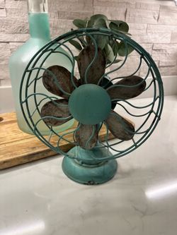 Fake vintage look decorative fan