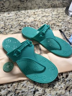 Gucci Logo Embellished Flip flops 