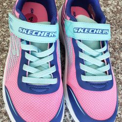 New Skechers Size 4 Kids