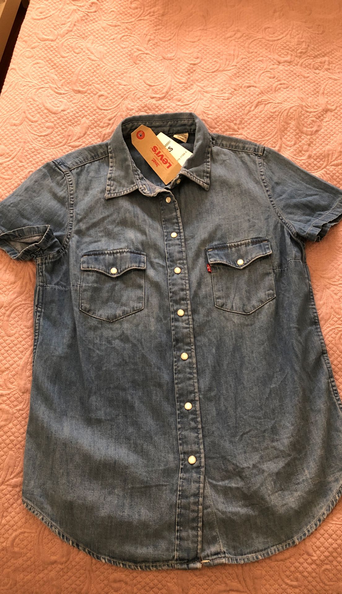 Levi’s XS women’s jeans shirt, new, tags on
