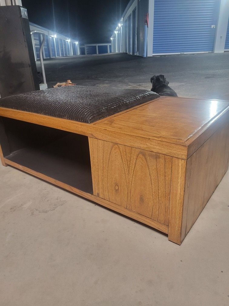 Ottoman/ Coffee Table