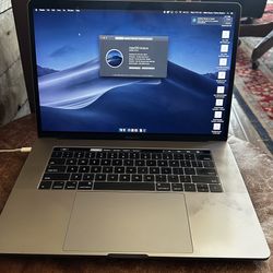 2017 MacBook Pro 15 inch I7 laptop computer16gb RAM, 500 storage 