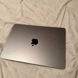 MacBook Air 13” M2 (2022) • 16GB RAM • 2TB SSD • Excellent Condition