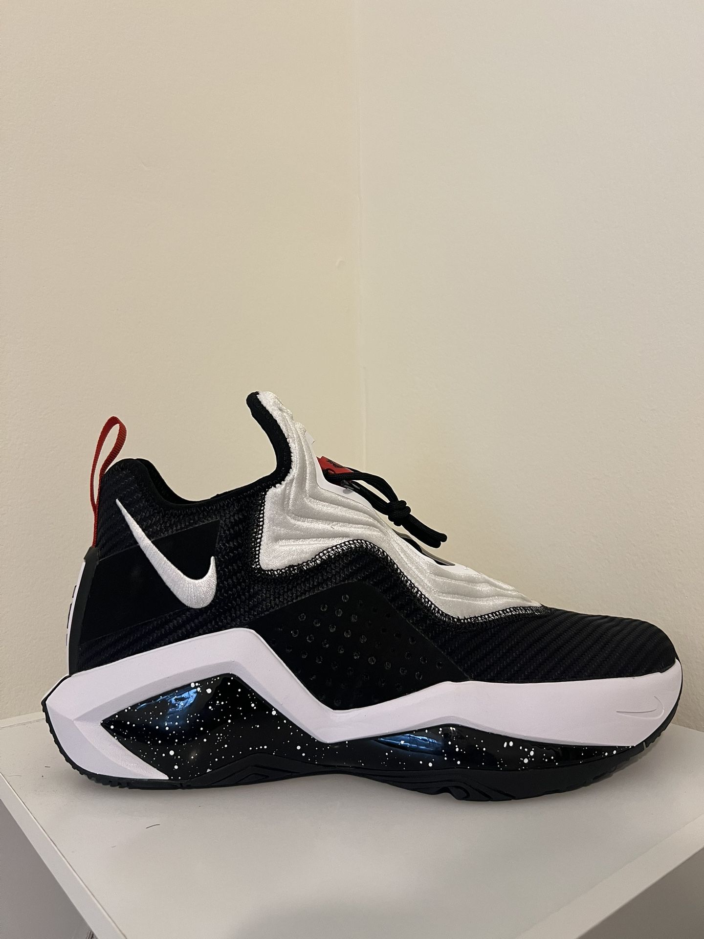 Nike Mens Lebron Soldier XIV 14 Basketball Shoes