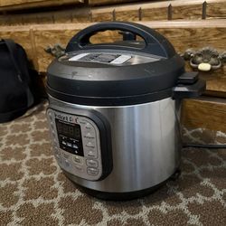 Instant Pot Duo Multi Cooker – Clean & Fully Working