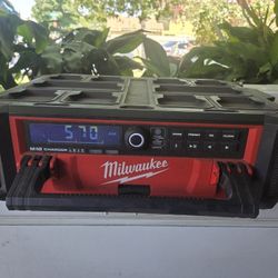 Milwaukee Packout Radio 