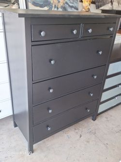DRESSER