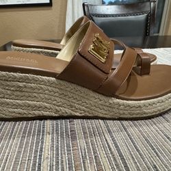 MICHAEL KORS Tan leather Raffia Mid Wedge Platform Sandals Womens