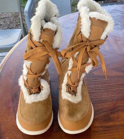 Women’s Used DSG snow boots Size 7