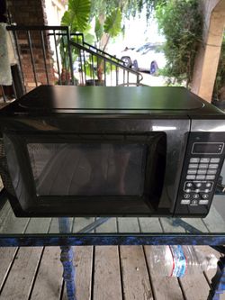 Walmart Household Microwave 700 wATTS