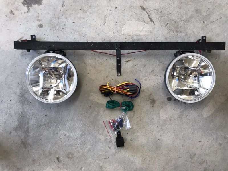 Toyota Tacoma fog light behind the grill mount IPF 9681
