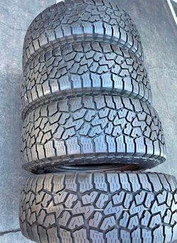 275 70 18 Falken tires Con 80% de Vida Las 4