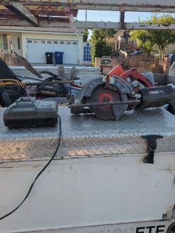 Hillsong with battery and charger good condition working don't need no more