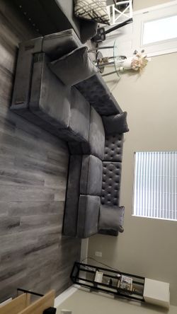 Brand New Gray Velvet Sectional Couch – Modern Tufted Style