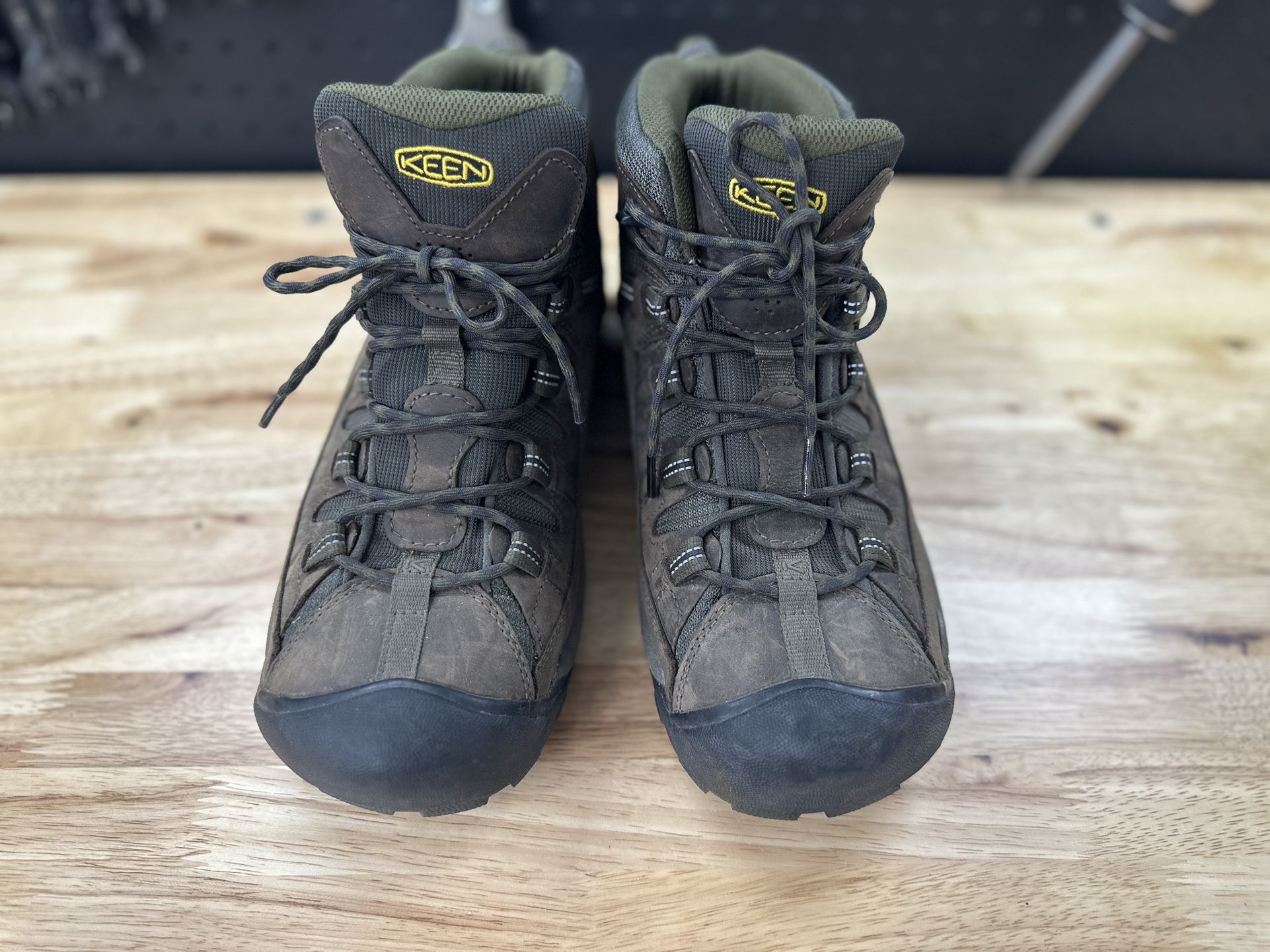 KEEN Men’s 11 Waterproof Hiking Boots