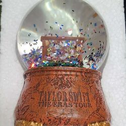 $200 Taylor Swift Snowglobe (New Condition)