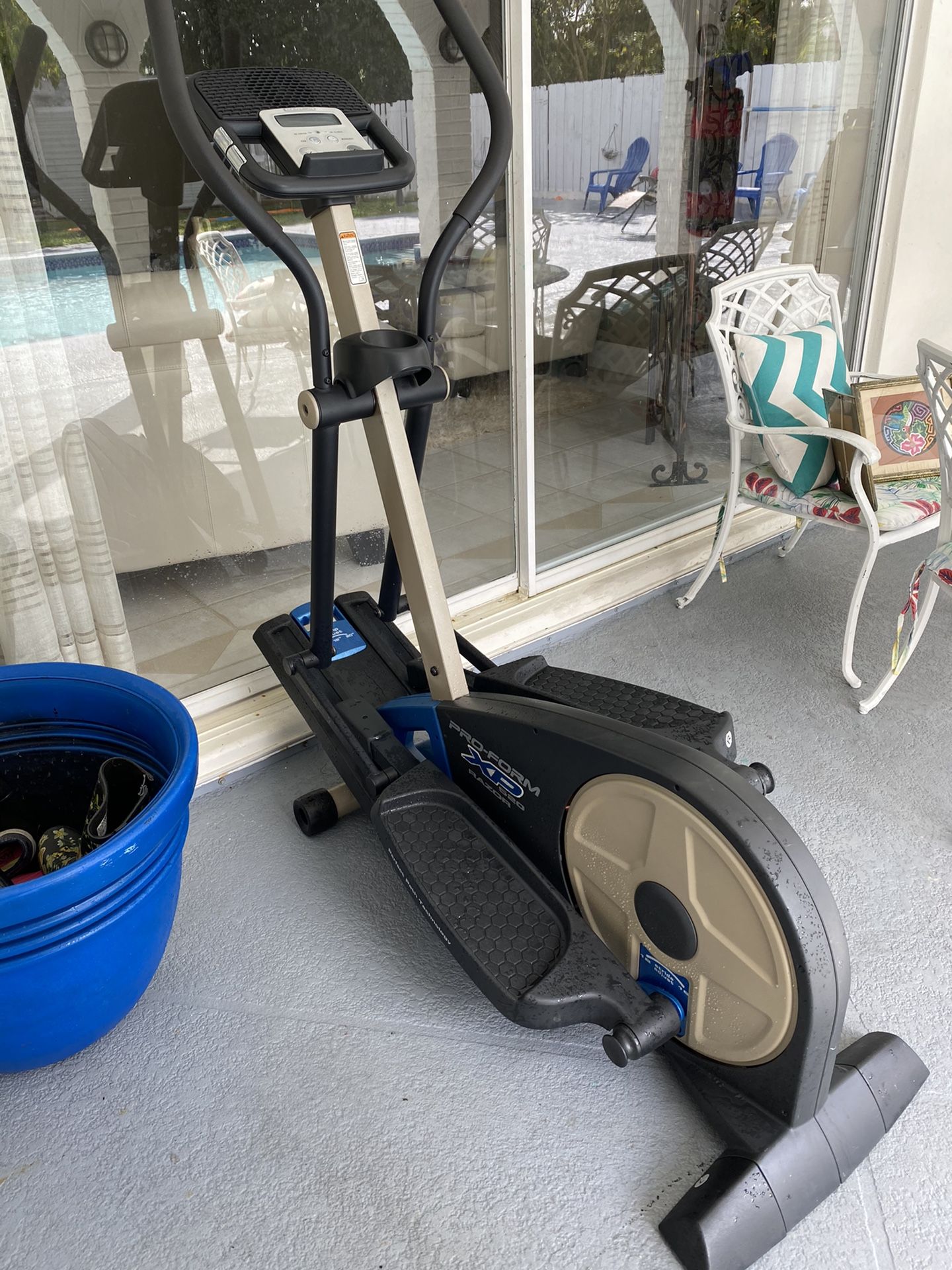 Elliptical exercise machine