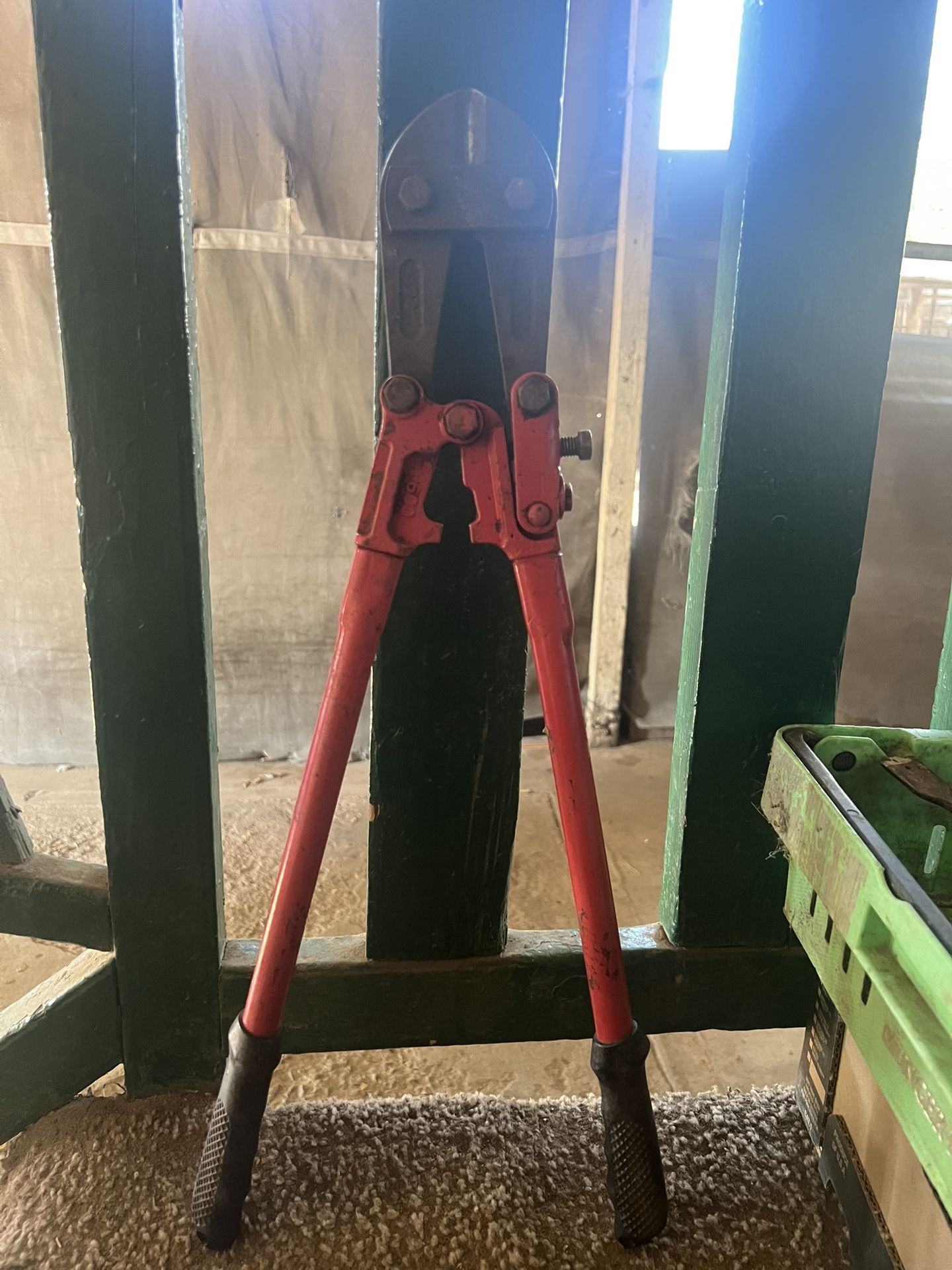 Bolt cutters
