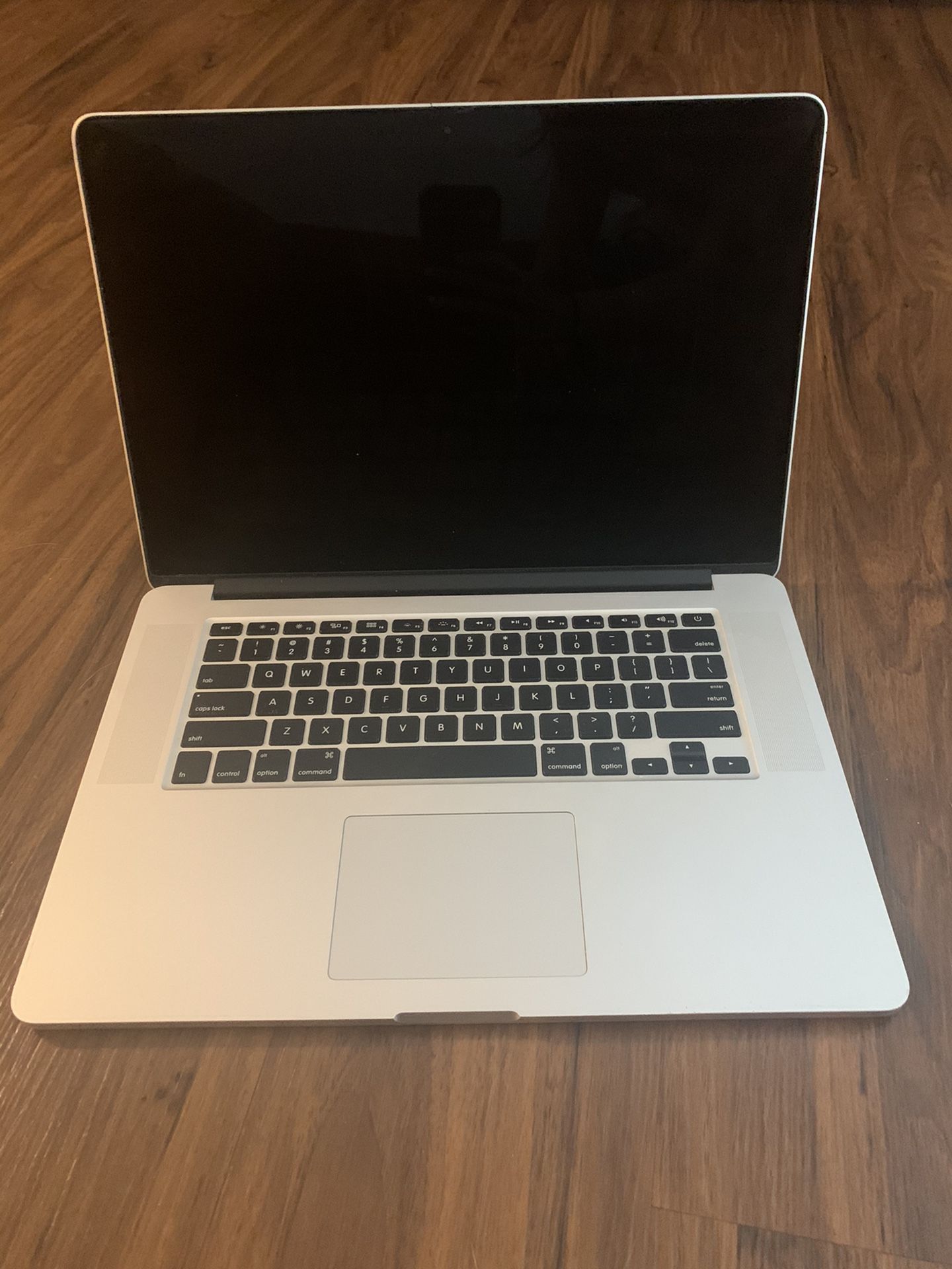 Macbook Pro 15 inch i7 8GB