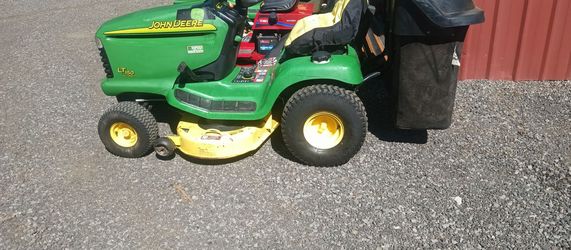Johndeere lt 150 with bagging system