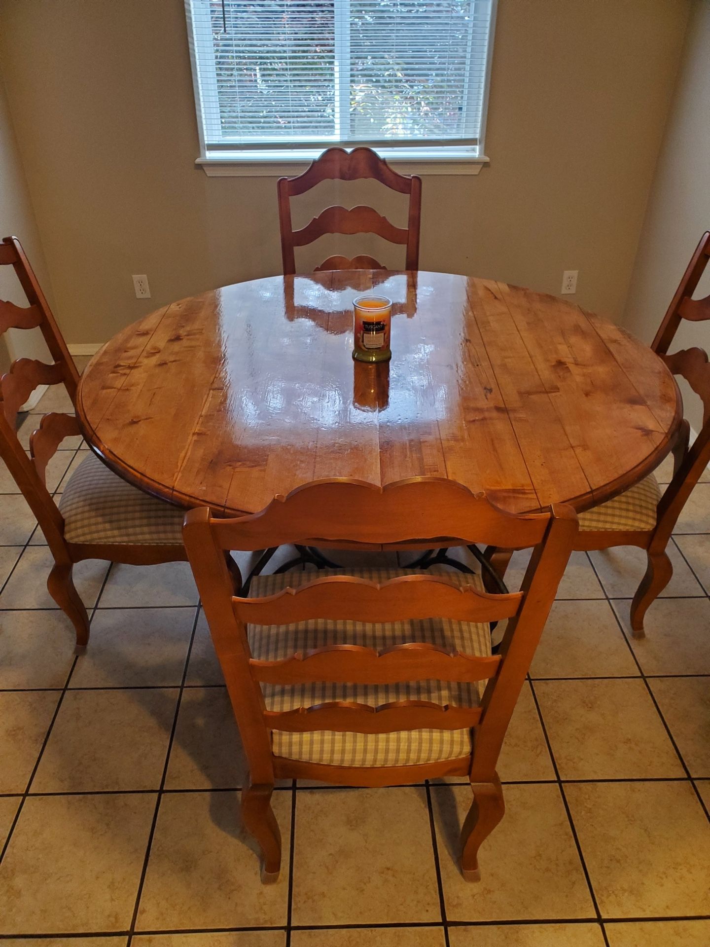 Ethan Allan Dining Table And Chairs