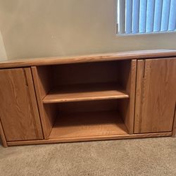 Tv/entertainment center