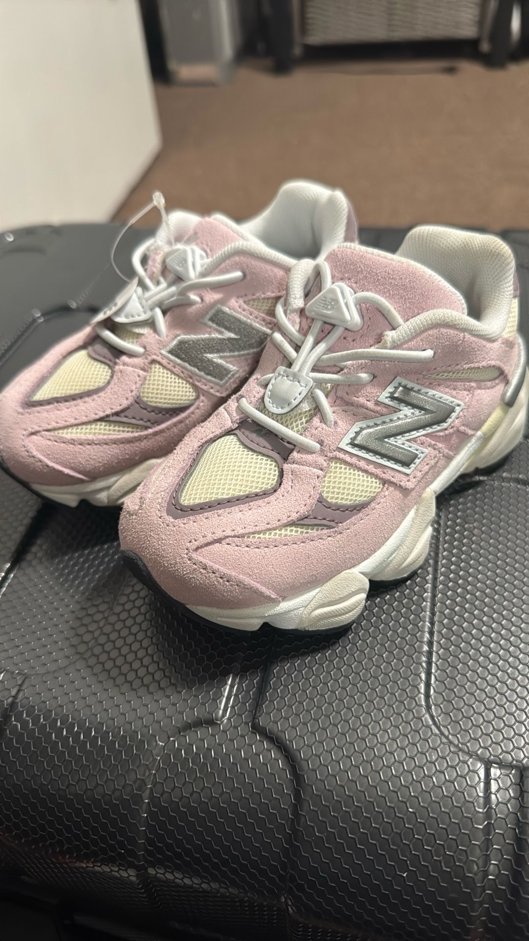 New Balance Girls Size 8