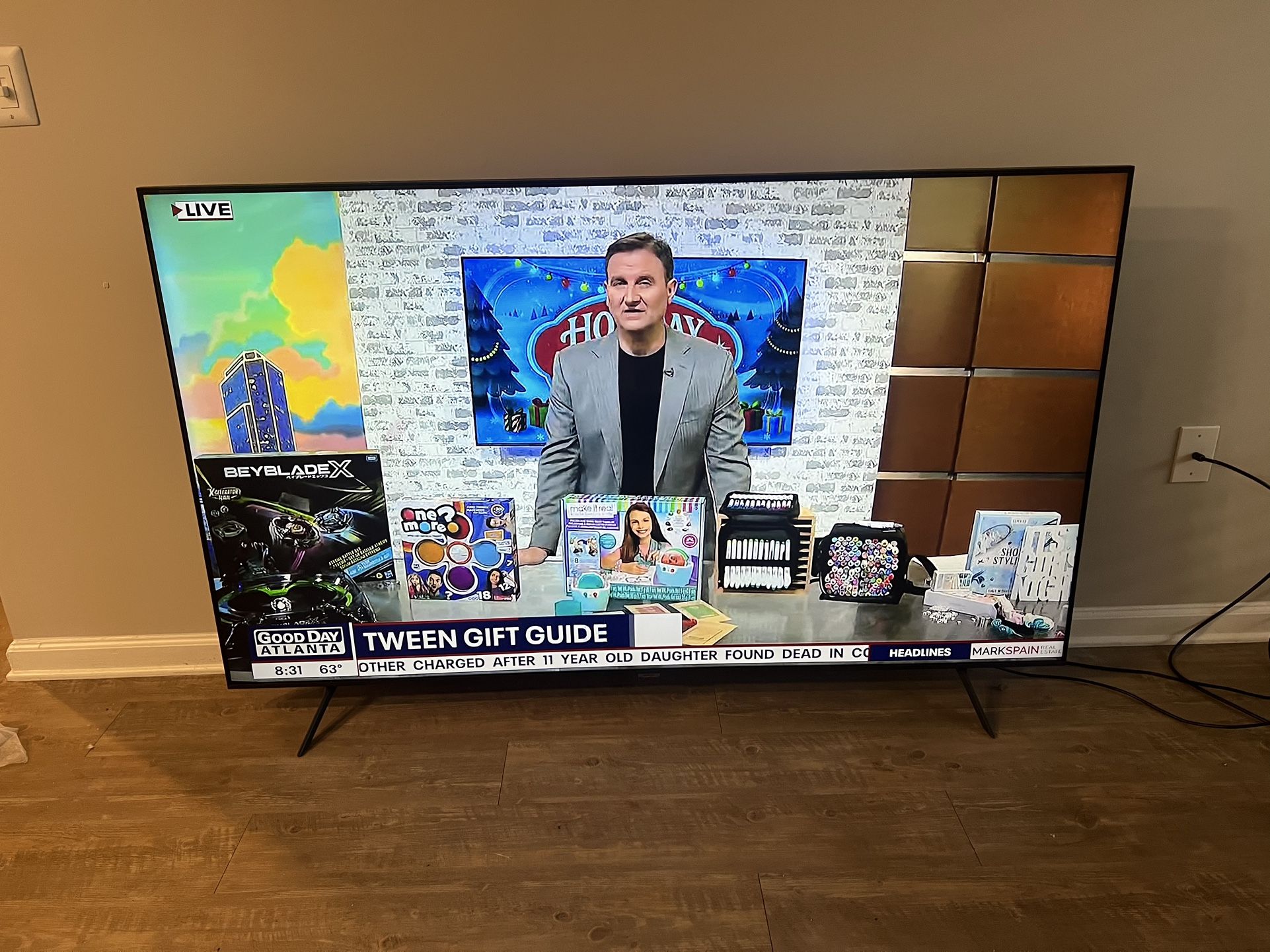 Samsung 75 Inch Smart Hdtv With Extendable And Pivoting Wall Mount