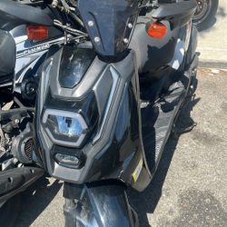 150 Cc Scooter Moped Bike 