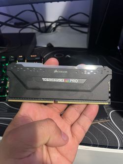Corsair Vengeance 288-Pin PC RAM (x2)