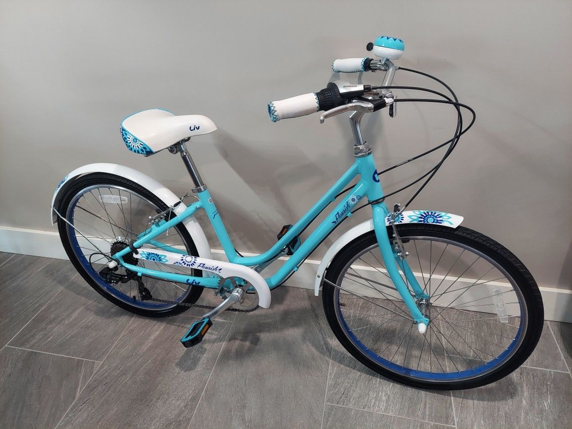 Giant Liv Flourish Girl’s bike Very Much Like NEW , 24" tires , 7 speeds , super Nice Conditions , YES IT IS AVAILABLE 