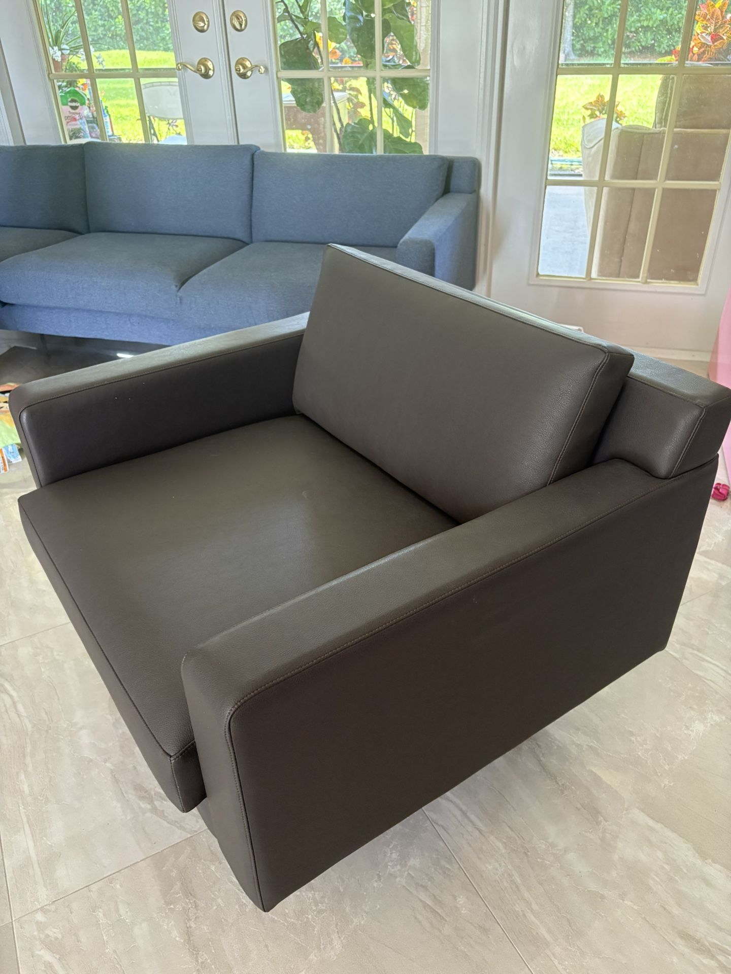 OFS Brands X9 Lariat Leather-Look Office Lounge Chair