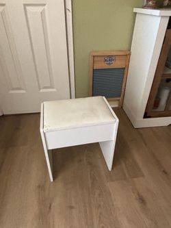 Vanity Chair