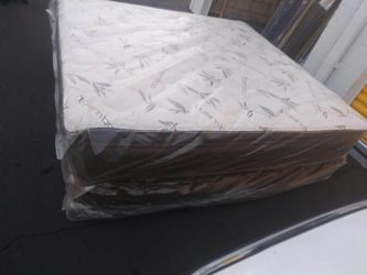 Brand new king size Pillowtop mattress and box spring free delivery depends on location