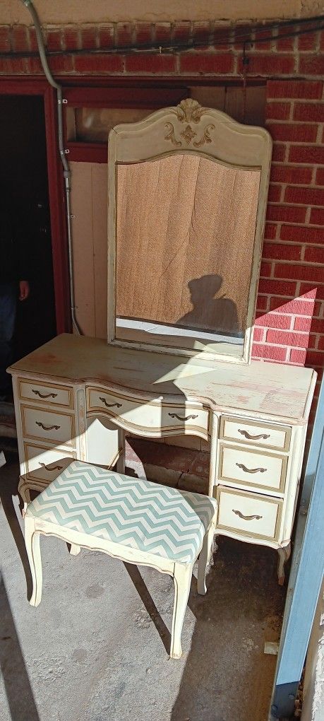 Vanity (Antique)