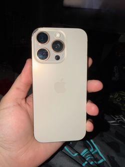 iPhone 16 pro 512GB little tiny crack on back AT&T