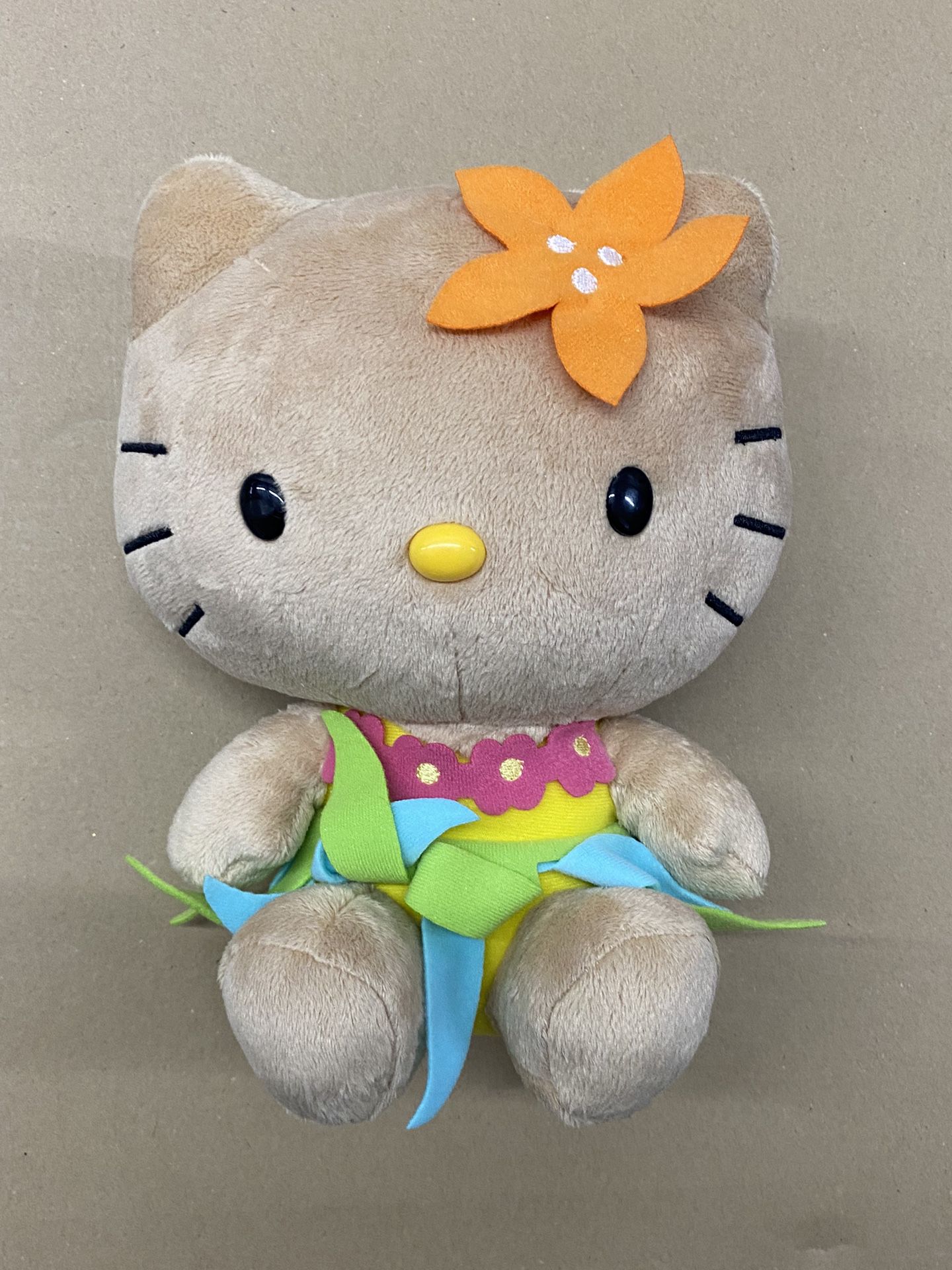 2013 Hello Kitty Sanrio Tan Sunkissed Hawaiian 9.5” Plush with Hula Outfit GUC