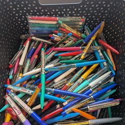 HUNDREDS of Collectible Floaty Pens 