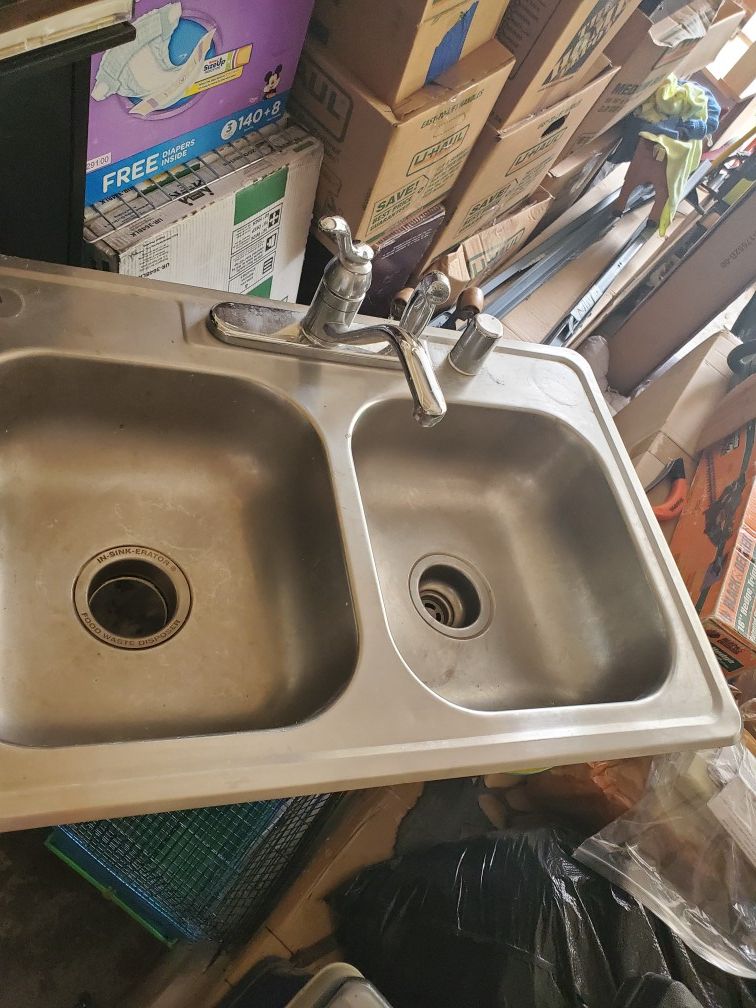 Stainless steel kitchen sink