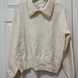 Woman’s Pearl Neck Top 