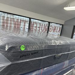 KING SIZE SIMMONS BEAUTYREST BLACK SERIES 2 PILLOW TOP MATTRESS & BOX SPRINGS BED SET