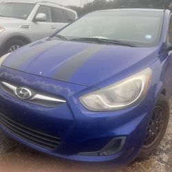 2013 Hyundai Accent GS 5-Door Hatchback (FWD