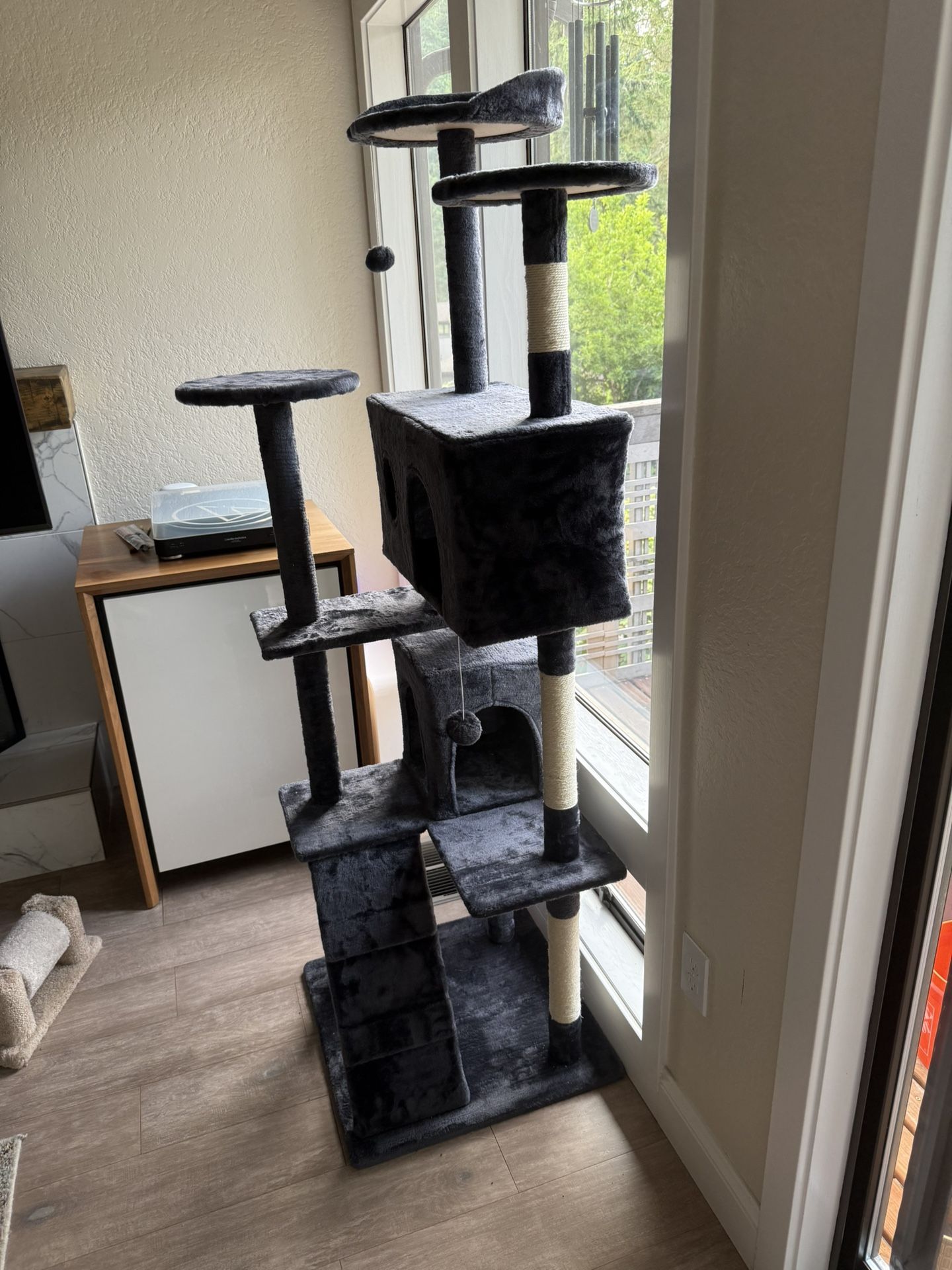 Brand New Cat Tree 70’